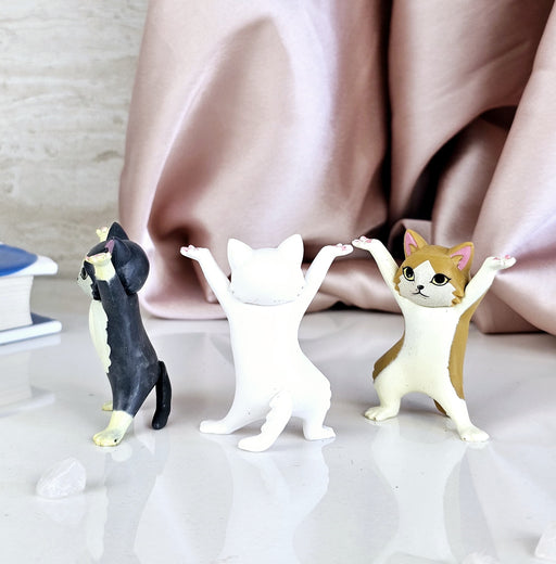Dancing Cat Decorative Idol Figurines, for Home Decor, Gifting, Car Dashboard, Showpiece, Living Room Statue, Cat Gifts for Cat Lovers, Pen Holder Office Desk (Random Color)