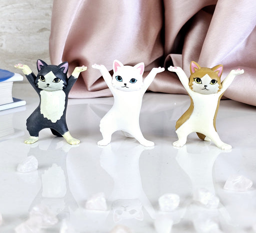 Dancing Cat Decorative Idol Figurines, for Home Decor, Gifting, Car Dashboard, Showpiece, Living Room Statue, Cat Gifts for Cat Lovers, Pen Holder Office Desk (Random Color)