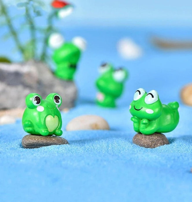 Frog Miniature Set for Home, Bedroom, Living Room, Office, Restaurant Decor, Figurines and Valentine Decoration Items, (Resin)
