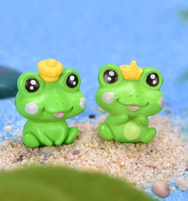 Frog Miniature Set for Home, Bedroom, Living Room, Office, Restaurant Decor, Figurines and Valentine Decoration Items, (Resin)
