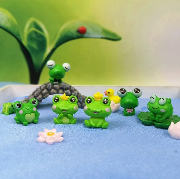 Frog Miniature Set for Home, Bedroom, Living Room, Office, Restaurant Decor, Figurines and Valentine Decoration Items, (Resin)