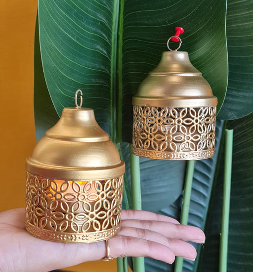 Traditonal Decorative Round Metal Gold Polish Diya holder Stand for Home Decor,Mandir Decor,Diwali Decor,Candles Diya holder, Office,Table Decor, Entrance Decoration Item (Golden)