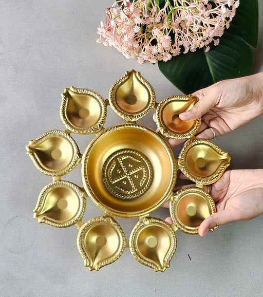 Decorative Round Gold Polish Decorative Urli Bowl Candle Holder for Home Decor,Mandir Decor,Diwali Decor, Floating Flowers,Candles Diya holder, Office,Table Decor, Entrance Decoration Item(Golden)